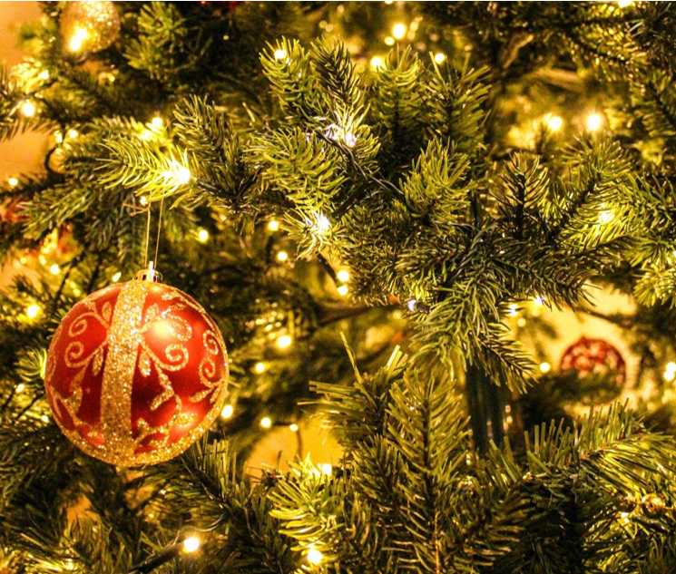 Why Choose an Unlit Artificial Christmas Tree?